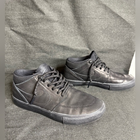Nike - 2017 Black Leather SB mid sneakers - US Men’s 4.5 / Women's 6 - Picture 4 of 9